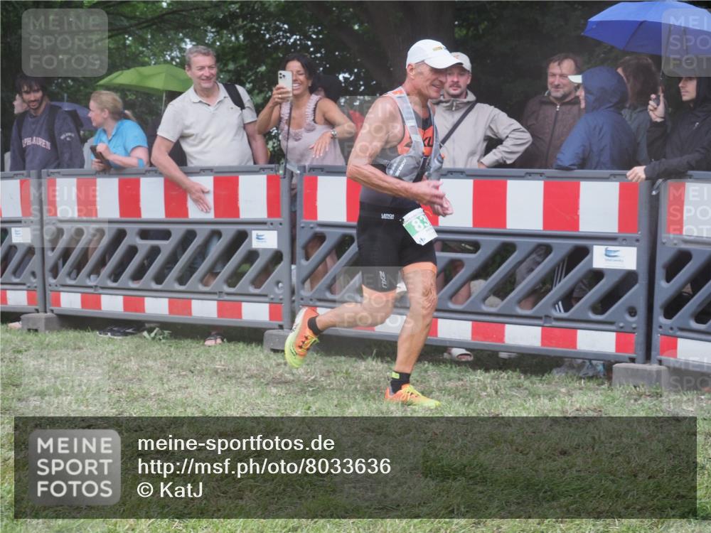 21.06.2025 - 27. Vierlanden-Triathlon KatJ http://msf.ph/oto/8033636 15.06.2025 13:45:35 Ziel 830 meine-sportfotos.de