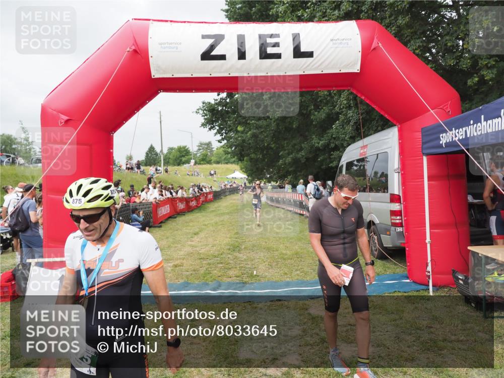 21.06.2025 - 27. Vierlanden-Triathlon MichiJ http://msf.ph/oto/8033645 15.06.2026 12:56:08 Ziel 6, 730, 1002 meine-sportfotos.de