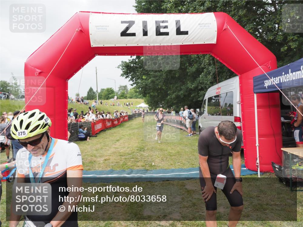21.06.2025 - 27. Vierlanden-Triathlon MichiJ http://msf.ph/oto/8033658 15.06.2026 12:56:09 Ziel 6, 730, 1002 meine-sportfotos.de