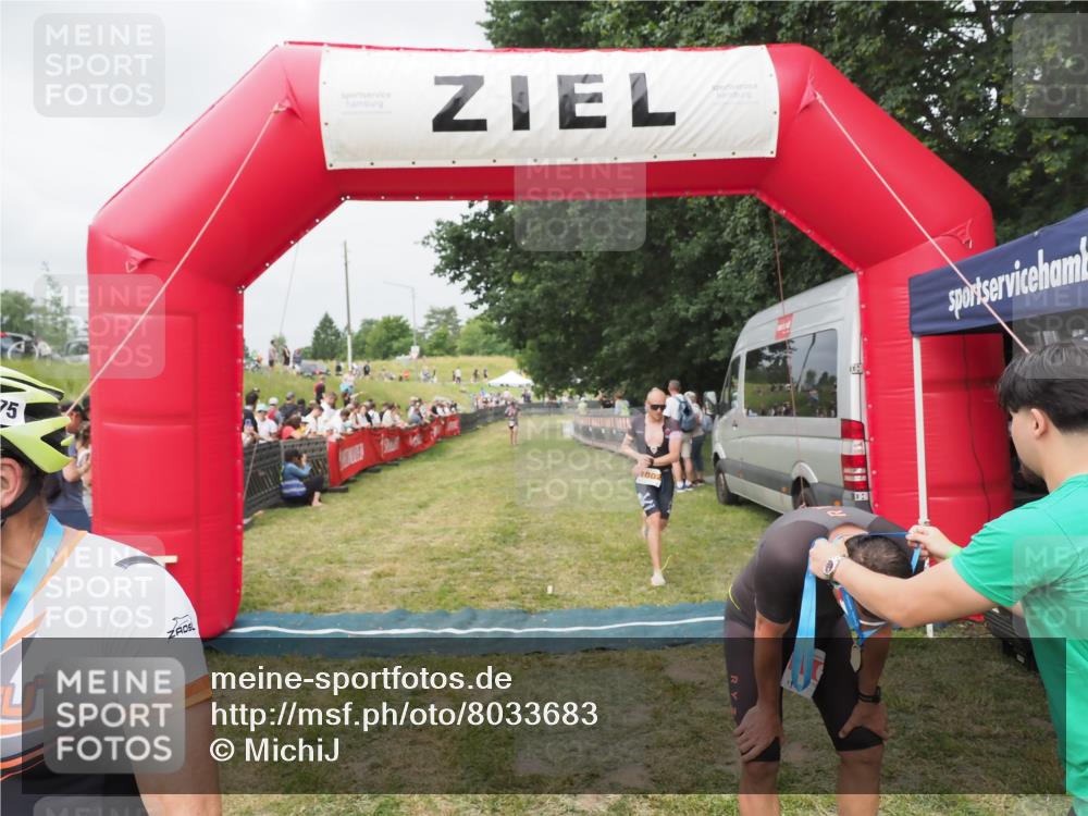 21.06.2025 - 27. Vierlanden-Triathlon MichiJ http://msf.ph/oto/8033683 15.06.2026 12:56:10 Ziel 6, 730, 1002 meine-sportfotos.de