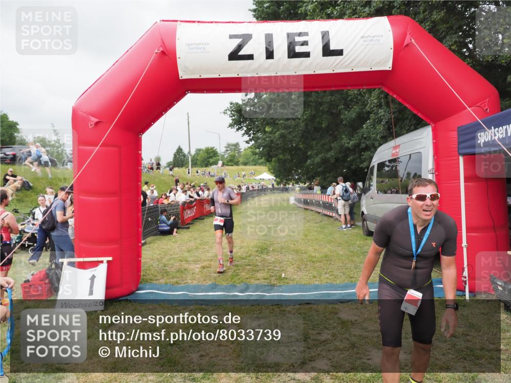 21.06.2025 - 27. Vierlanden-Triathlon MichiJ http://msf.ph/oto/8033739 15.06.2026 12:56:17 Ziel 2, 1002 meine-sportfotos.de