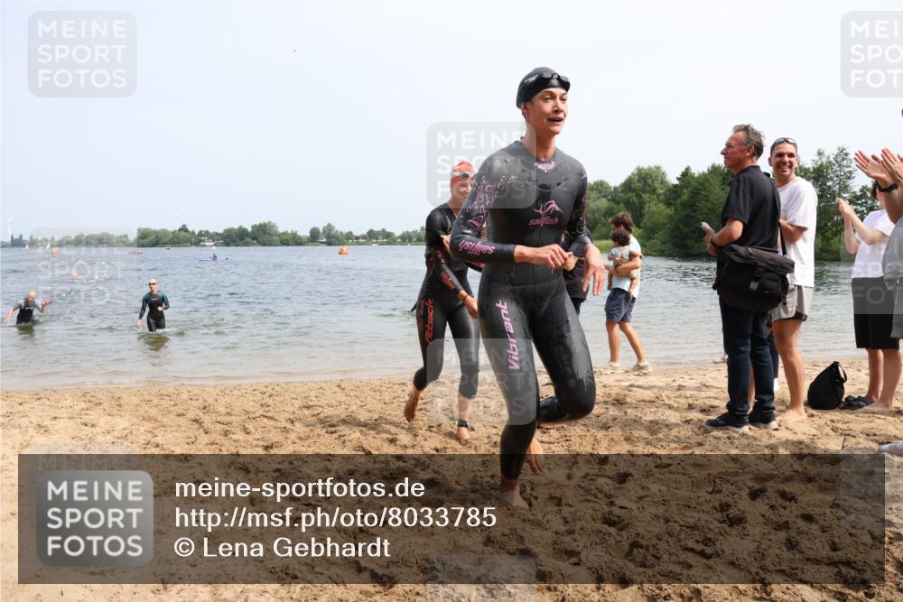 21.06.2025 - 27. Vierlanden-Triathlon Lena Gebhardt http://msf.ph/oto/8033785 15.06.2025 11:18:29 Schwimmen 909, 912, 925, 933, 970 meine-sportfotos.de