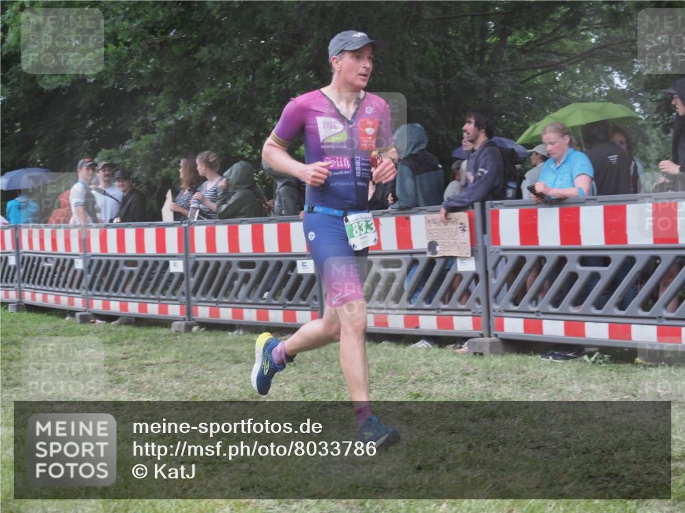 21.06.2025 - 27. Vierlanden-Triathlon KatJ http://msf.ph/oto/8033786 15.06.2025 13:45:55 Ziel 237, 242, 833 meine-sportfotos.de