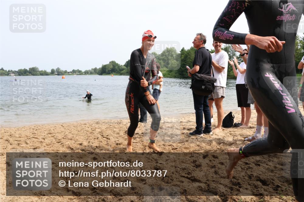 21.06.2025 - 27. Vierlanden-Triathlon Lena Gebhardt http://msf.ph/oto/8033787 15.06.2025 11:18:30 Schwimmen 909, 912, 925, 933, 970 meine-sportfotos.de
