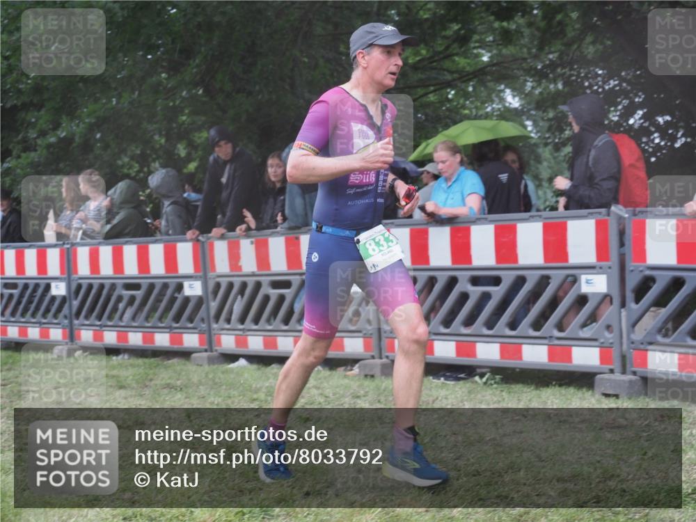 21.06.2025 - 27. Vierlanden-Triathlon KatJ http://msf.ph/oto/8033792 15.06.2025 13:45:55 Ziel 237, 242, 833 meine-sportfotos.de