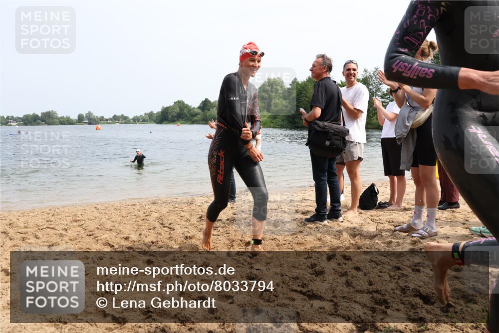 21.06.2025 - 27. Vierlanden-Triathlon Lena Gebhardt http://msf.ph/oto/8033794 15.06.2025 11:18:30 Schwimmen 909, 912, 925, 933, 970 meine-sportfotos.de
