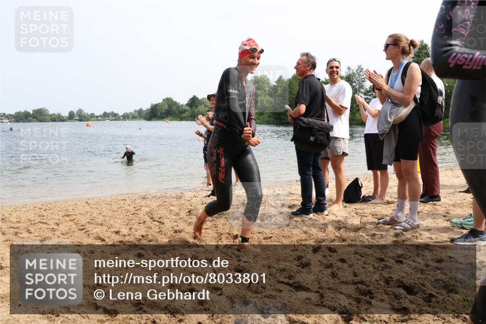 21.06.2025 - 27. Vierlanden-Triathlon Lena Gebhardt http://msf.ph/oto/8033801 15.06.2025 11:18:30 Schwimmen 909, 912, 925, 933, 970 meine-sportfotos.de