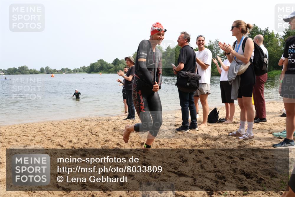 21.06.2025 - 27. Vierlanden-Triathlon Lena Gebhardt http://msf.ph/oto/8033809 15.06.2025 11:18:30 Schwimmen 909, 912, 925, 933, 970 meine-sportfotos.de