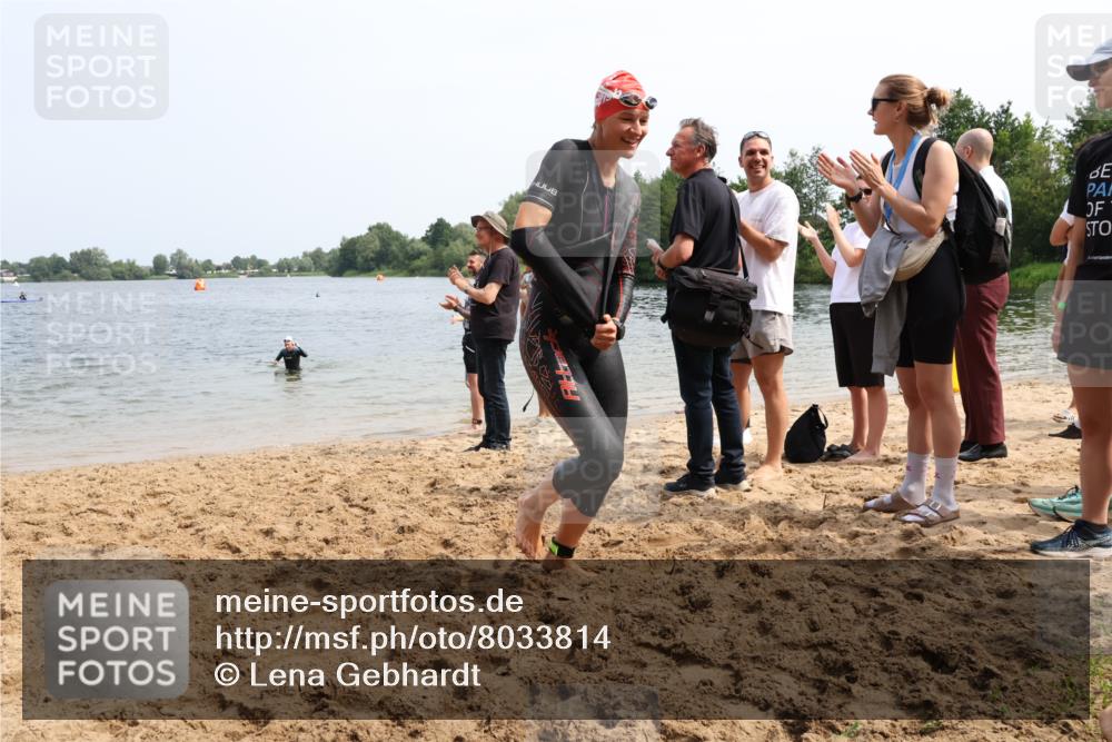 21.06.2025 - 27. Vierlanden-Triathlon Lena Gebhardt http://msf.ph/oto/8033814 15.06.2025 11:18:30 Schwimmen 909, 912, 925, 933, 970 meine-sportfotos.de