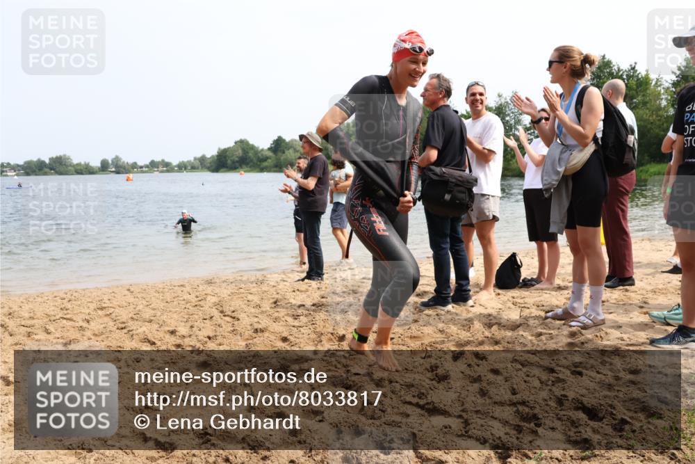 21.06.2025 - 27. Vierlanden-Triathlon Lena Gebhardt http://msf.ph/oto/8033817 15.06.2025 11:18:30 Schwimmen 909, 912, 925, 933, 970 meine-sportfotos.de