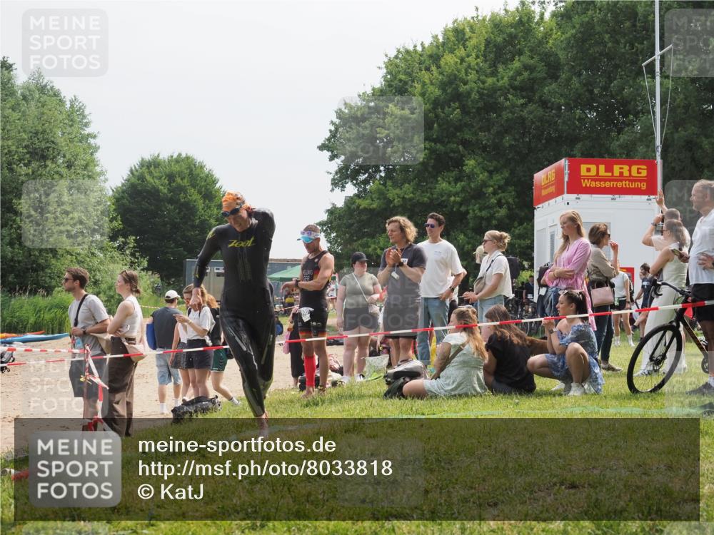 21.06.2025 - 27. Vierlanden-Triathlon KatJ http://msf.ph/oto/8033818 15.06.2025 11:17:06 Schwimmen 825, 945, 978 meine-sportfotos.de