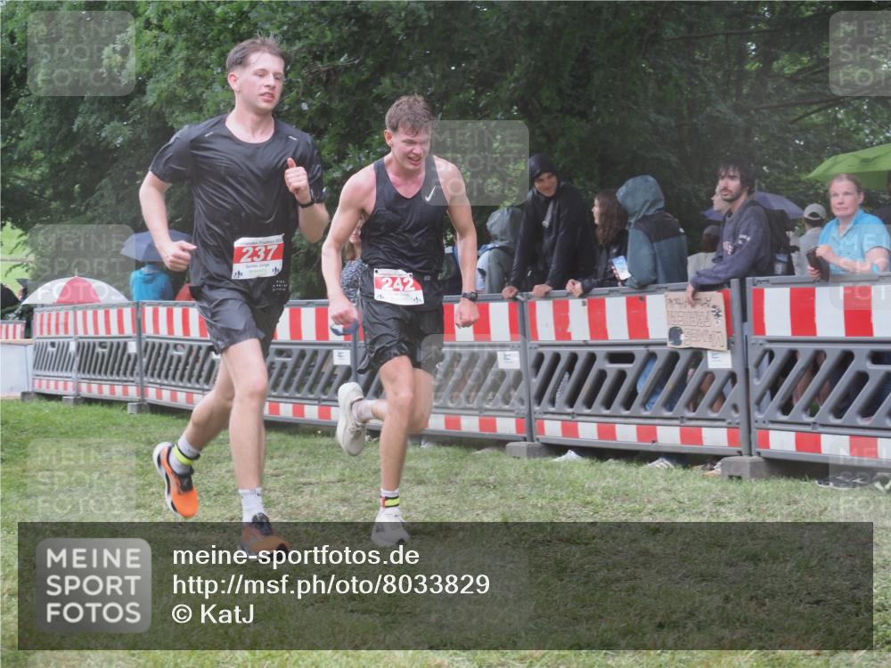 21.06.2025 - 27. Vierlanden-Triathlon KatJ http://msf.ph/oto/8033829 15.06.2025 13:46:06 Ziel 237, 242 meine-sportfotos.de