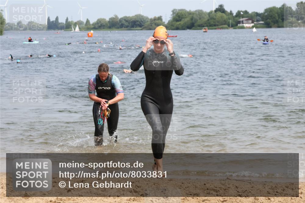 21.06.2025 - 27. Vierlanden-Triathlon Lena Gebhardt http://msf.ph/oto/8033831 15.06.2025 11:18:35 Schwimmen 909, 912, 925, 939, 970 meine-sportfotos.de