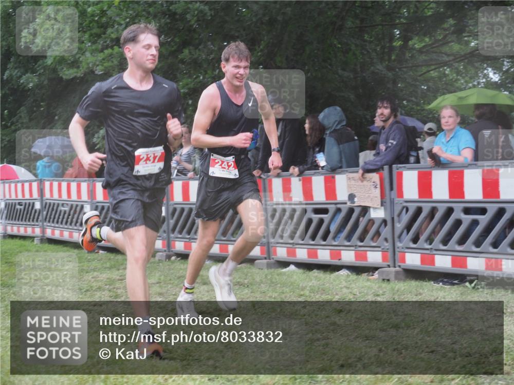 21.06.2025 - 27. Vierlanden-Triathlon KatJ http://msf.ph/oto/8033832 15.06.2025 13:46:06 Ziel 237, 242 meine-sportfotos.de