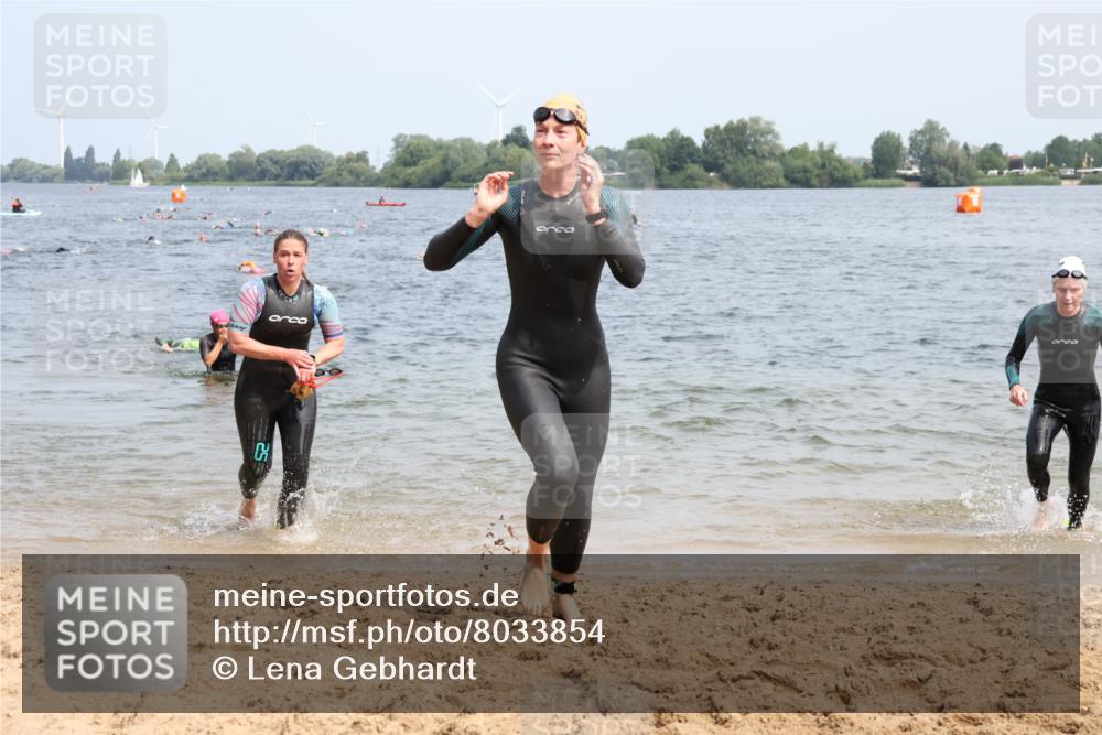 21.06.2025 - 27. Vierlanden-Triathlon Lena Gebhardt http://msf.ph/oto/8033854 15.06.2025 11:18:36 Schwimmen 909, 912, 925, 939, 970 meine-sportfotos.de