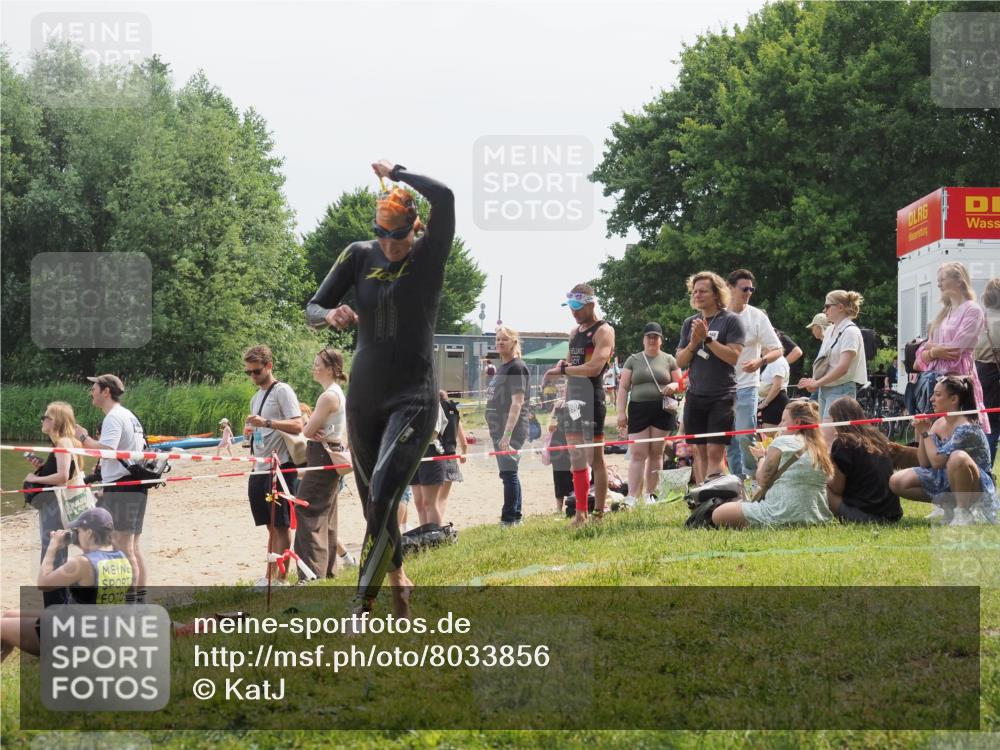 21.06.2025 - 27. Vierlanden-Triathlon KatJ http://msf.ph/oto/8033856 15.06.2025 11:17:07 Schwimmen 825, 945, 978 meine-sportfotos.de