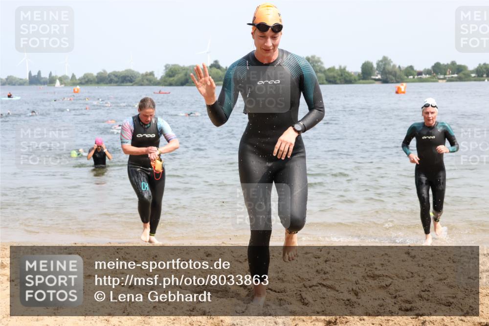 21.06.2025 - 27. Vierlanden-Triathlon Lena Gebhardt http://msf.ph/oto/8033863 15.06.2025 11:18:37 Schwimmen 885, 909, 912, 925, 939, 970 meine-sportfotos.de