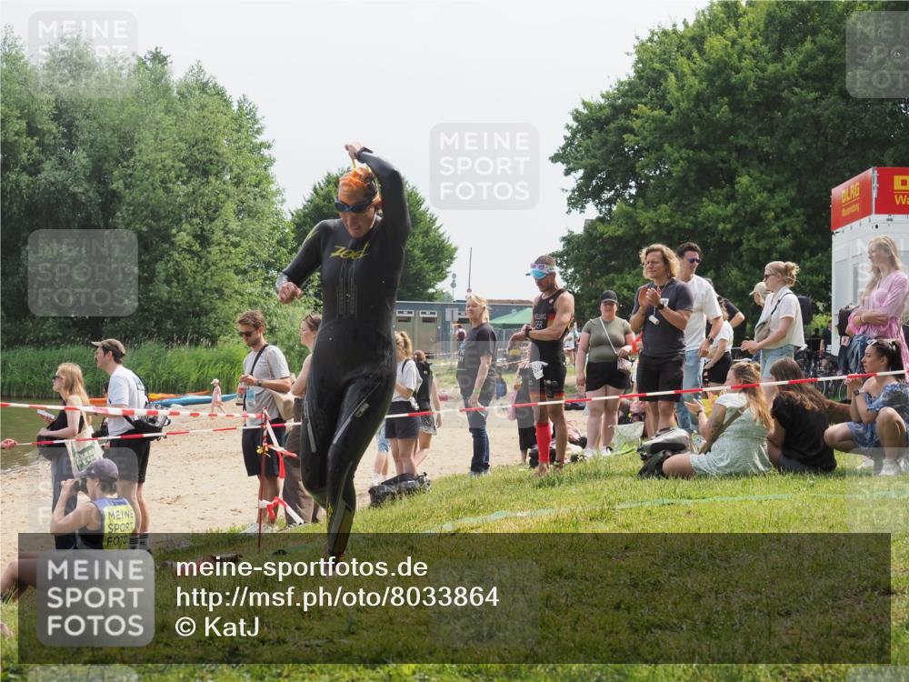 21.06.2025 - 27. Vierlanden-Triathlon KatJ http://msf.ph/oto/8033864 15.06.2025 11:17:07 Schwimmen 825, 945, 978 meine-sportfotos.de