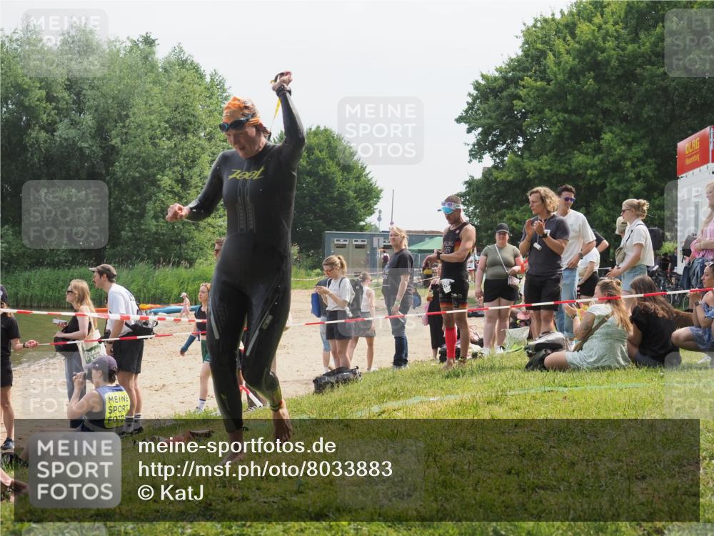 21.06.2025 - 27. Vierlanden-Triathlon KatJ http://msf.ph/oto/8033883 15.06.2025 11:17:07 Schwimmen 825, 945, 978 meine-sportfotos.de