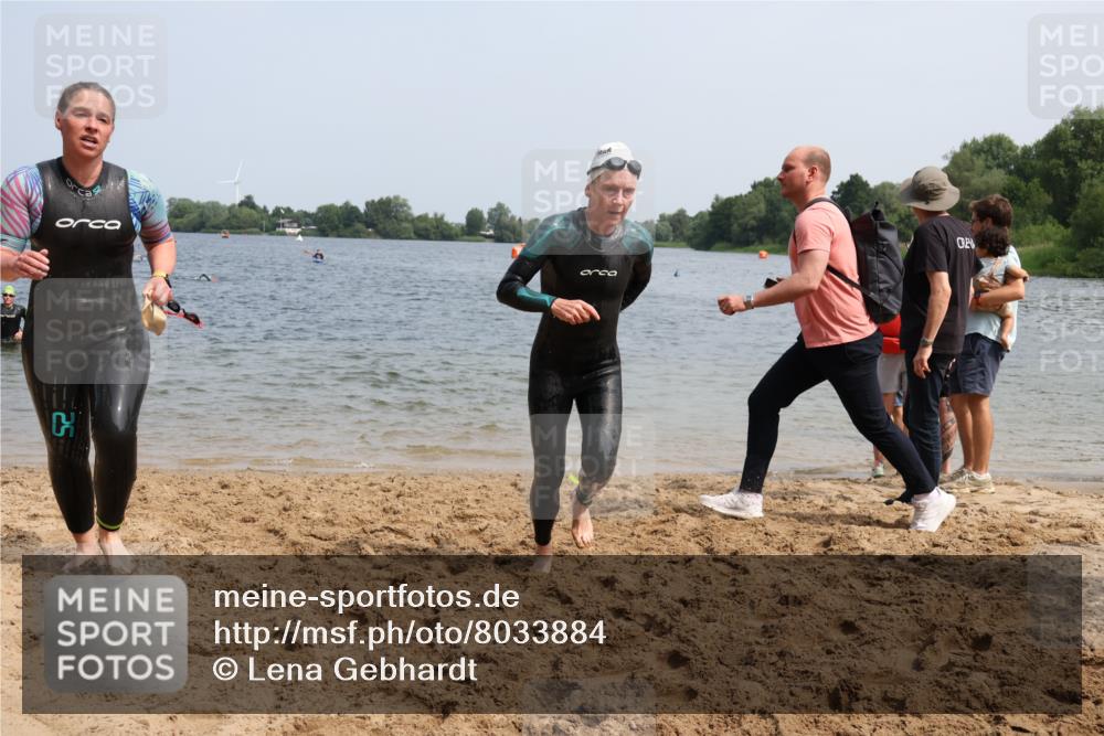 21.06.2025 - 27. Vierlanden-Triathlon Lena Gebhardt http://msf.ph/oto/8033884 15.06.2025 11:18:40 Schwimmen 885, 909, 912, 916, 925, 939 meine-sportfotos.de
