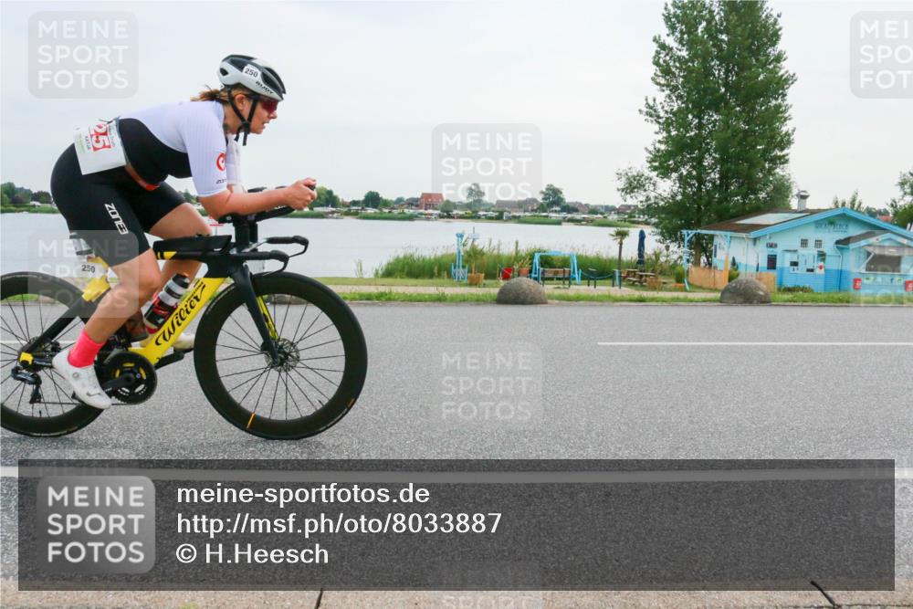 15.06.2025 - 27. Vierlanden-Triathlon H.Heesch http://msf.ph/oto/8033887 15.06.2025 10:41:57 Radfahren 34, 121, 151, 213, 250, 293 meine-sportfotos.de
