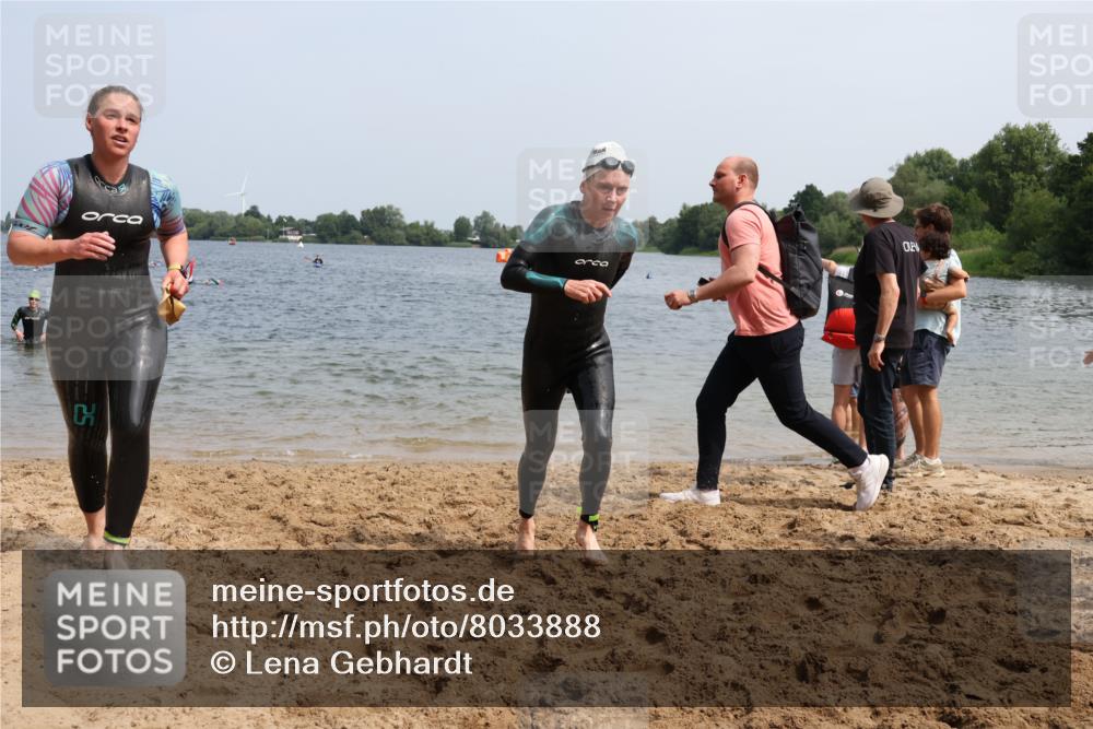 21.06.2025 - 27. Vierlanden-Triathlon Lena Gebhardt http://msf.ph/oto/8033888 15.06.2025 11:18:40 Schwimmen 885, 909, 912, 916, 925, 939 meine-sportfotos.de