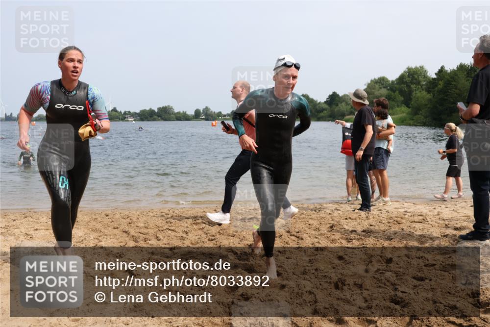 21.06.2025 - 27. Vierlanden-Triathlon Lena Gebhardt http://msf.ph/oto/8033892 15.06.2025 11:18:40 Schwimmen 885, 909, 912, 916, 925, 939 meine-sportfotos.de