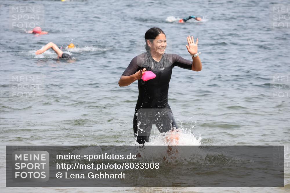 21.06.2025 - 27. Vierlanden-Triathlon Lena Gebhardt http://msf.ph/oto/8033908 15.06.2025 11:18:42 Schwimmen 885, 909, 916, 925, 939 meine-sportfotos.de