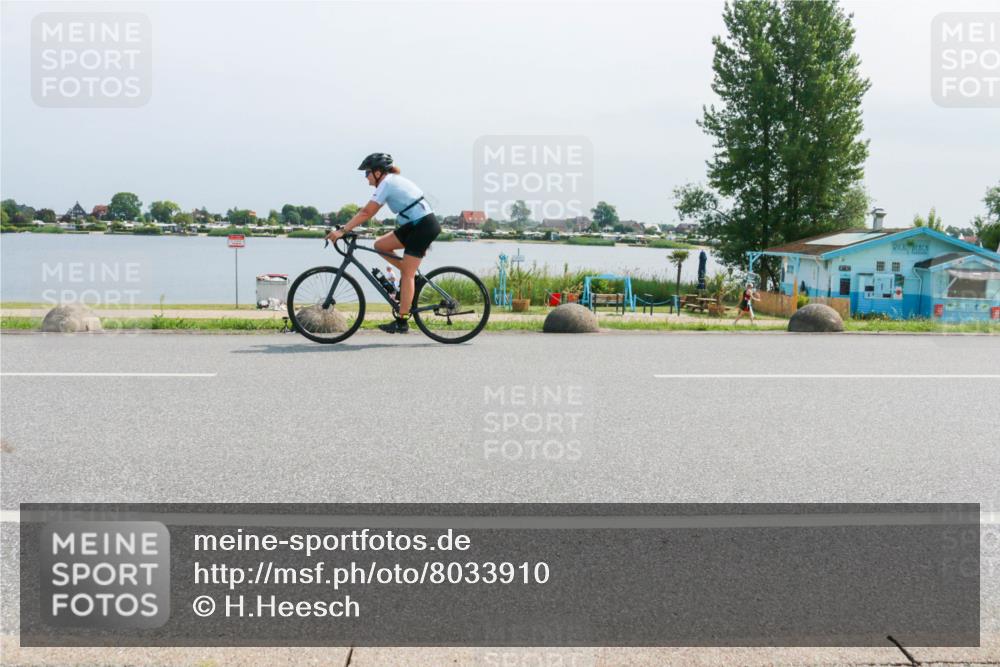 21.06.2025 - 27. Vierlanden-Triathlon H.Heesch http://msf.ph/oto/8033910 15.06.2025 11:41:03 Radfahren 649, 883 meine-sportfotos.de