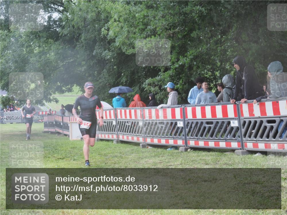 21.06.2025 - 27. Vierlanden-Triathlon KatJ http://msf.ph/oto/8033912 15.06.2025 13:47:06 Ziel 84, 214 meine-sportfotos.de