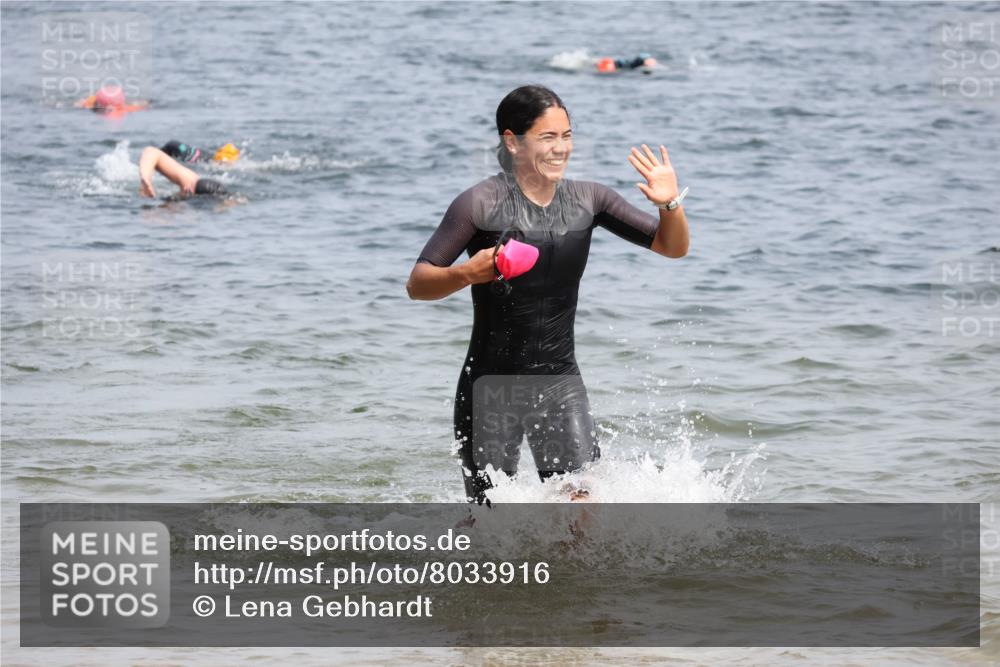 21.06.2025 - 27. Vierlanden-Triathlon Lena Gebhardt http://msf.ph/oto/8033916 15.06.2025 11:18:43 Schwimmen 885, 909, 916, 925, 939 meine-sportfotos.de