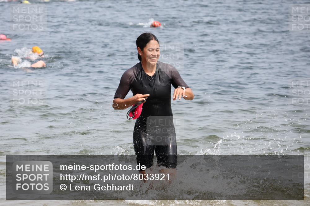 21.06.2025 - 27. Vierlanden-Triathlon Lena Gebhardt http://msf.ph/oto/8033921 15.06.2025 11:18:43 Schwimmen 885, 909, 916, 925, 939 meine-sportfotos.de