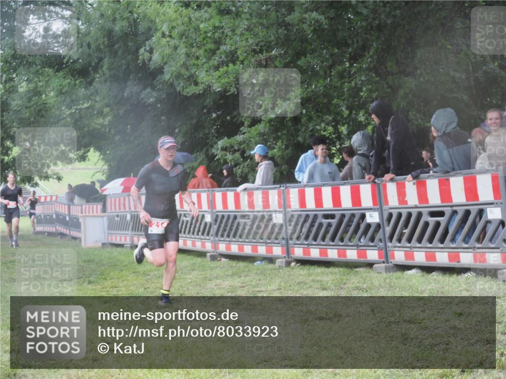 21.06.2025 - 27. Vierlanden-Triathlon KatJ http://msf.ph/oto/8033923 15.06.2025 13:47:06 Ziel 84, 214 meine-sportfotos.de