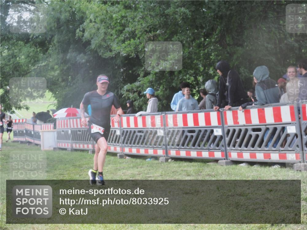21.06.2025 - 27. Vierlanden-Triathlon KatJ http://msf.ph/oto/8033925 15.06.2025 13:47:06 Ziel 84, 214 meine-sportfotos.de