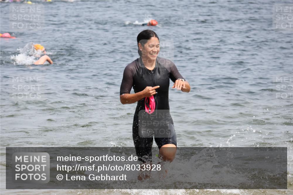 21.06.2025 - 27. Vierlanden-Triathlon Lena Gebhardt http://msf.ph/oto/8033928 15.06.2025 11:18:43 Schwimmen 885, 909, 916, 925, 939 meine-sportfotos.de