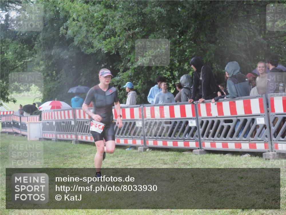 21.06.2025 - 27. Vierlanden-Triathlon KatJ http://msf.ph/oto/8033930 15.06.2025 13:47:07 Ziel 84, 214 meine-sportfotos.de