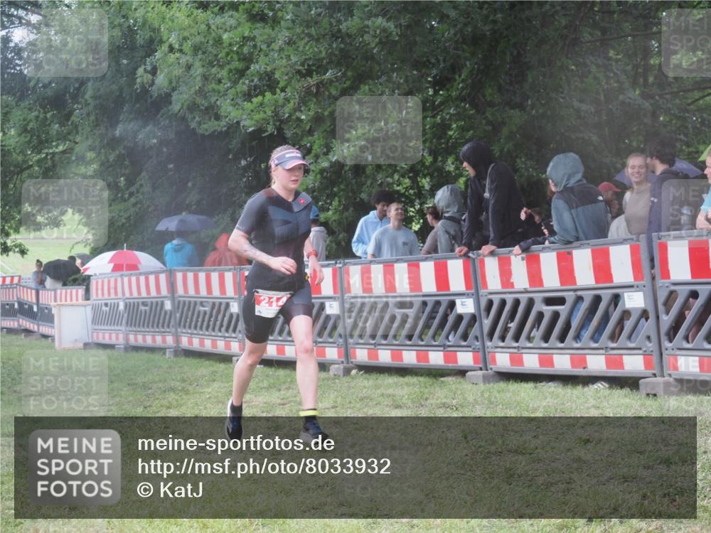 21.06.2025 - 27. Vierlanden-Triathlon KatJ http://msf.ph/oto/8033932 15.06.2025 13:47:07 Ziel 84, 214 meine-sportfotos.de