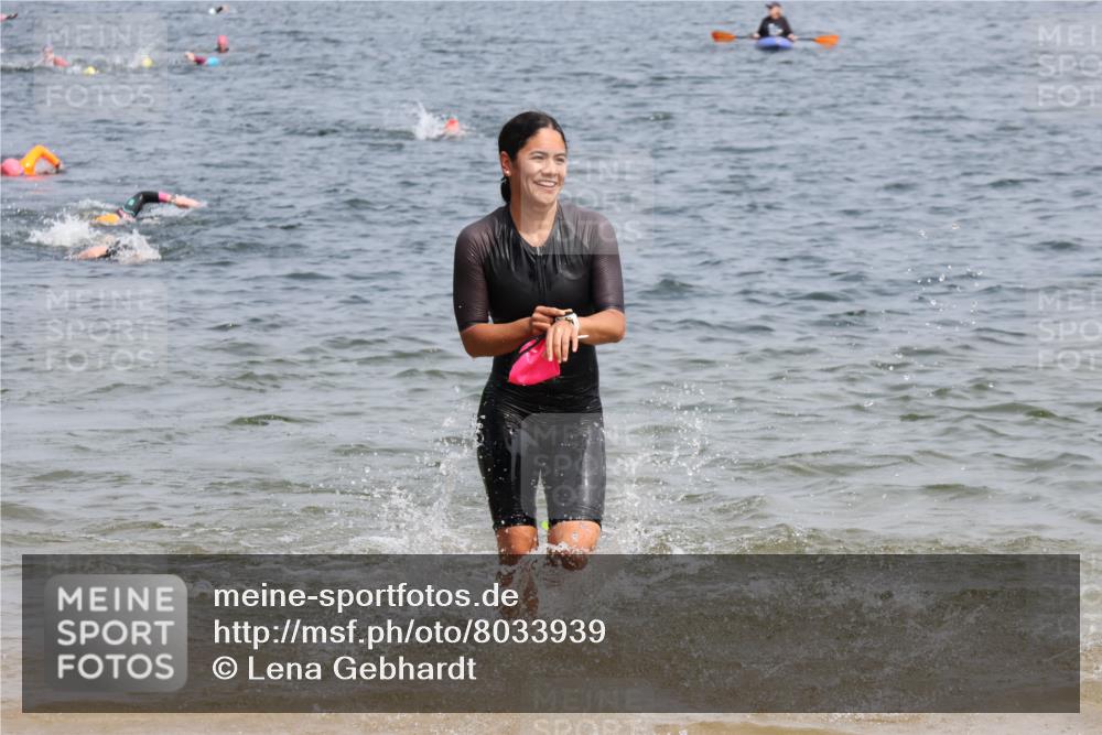 21.06.2025 - 27. Vierlanden-Triathlon Lena Gebhardt http://msf.ph/oto/8033939 15.06.2025 11:18:44 Schwimmen 885, 909, 916, 925, 939 meine-sportfotos.de