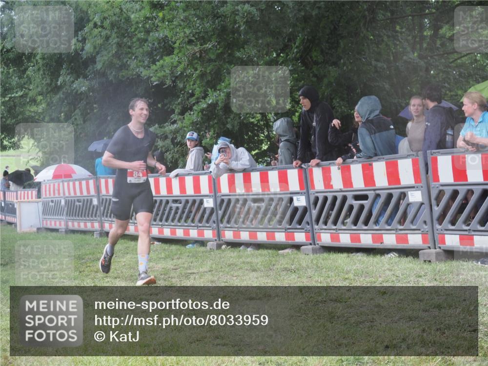 21.06.2025 - 27. Vierlanden-Triathlon KatJ http://msf.ph/oto/8033959 15.06.2025 13:47:12 Ziel 84, 1147 meine-sportfotos.de