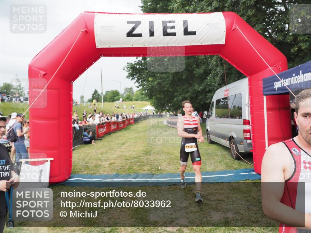 21.06.2025 - 27. Vierlanden-Triathlon MichiJ http://msf.ph/oto/8033962 15.06.2026 12:56:49 Ziel 725, 1004, 1006, 1007, 1008 meine-sportfotos.de