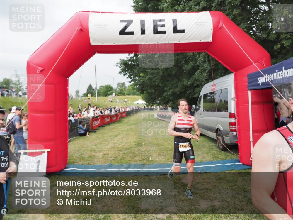 21.06.2025 - 27. Vierlanden-Triathlon MichiJ http://msf.ph/oto/8033968 15.06.2026 12:56:49 Ziel 725, 1004, 1006, 1007, 1008 meine-sportfotos.de