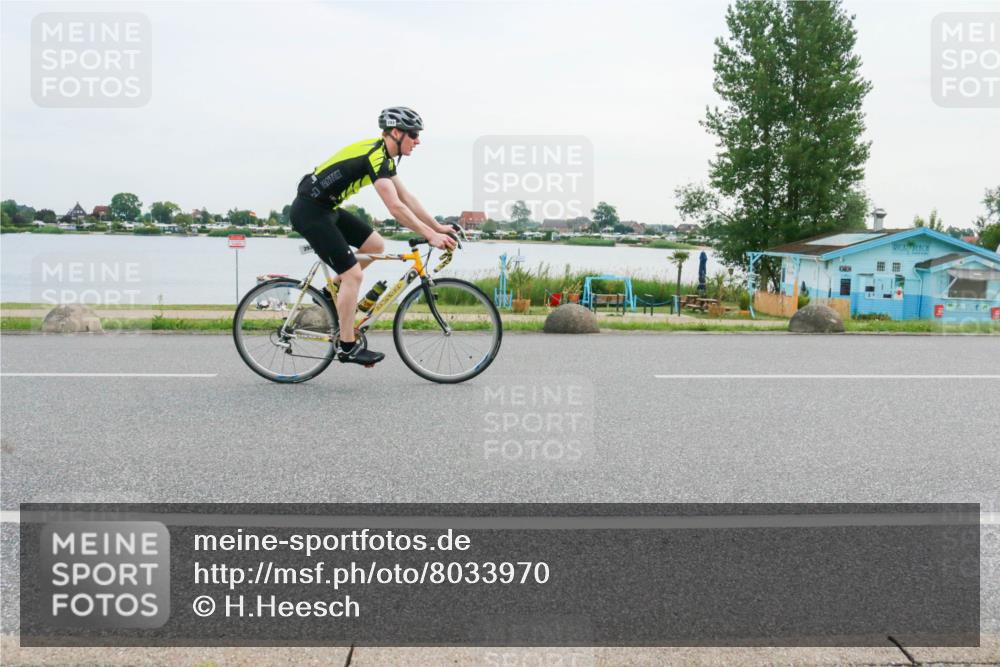 15.06.2025 - 27. Vierlanden-Triathlon H.Heesch http://msf.ph/oto/8033970 15.06.2025 10:41:57 Radfahren 34, 121, 151, 213, 250, 293 meine-sportfotos.de
