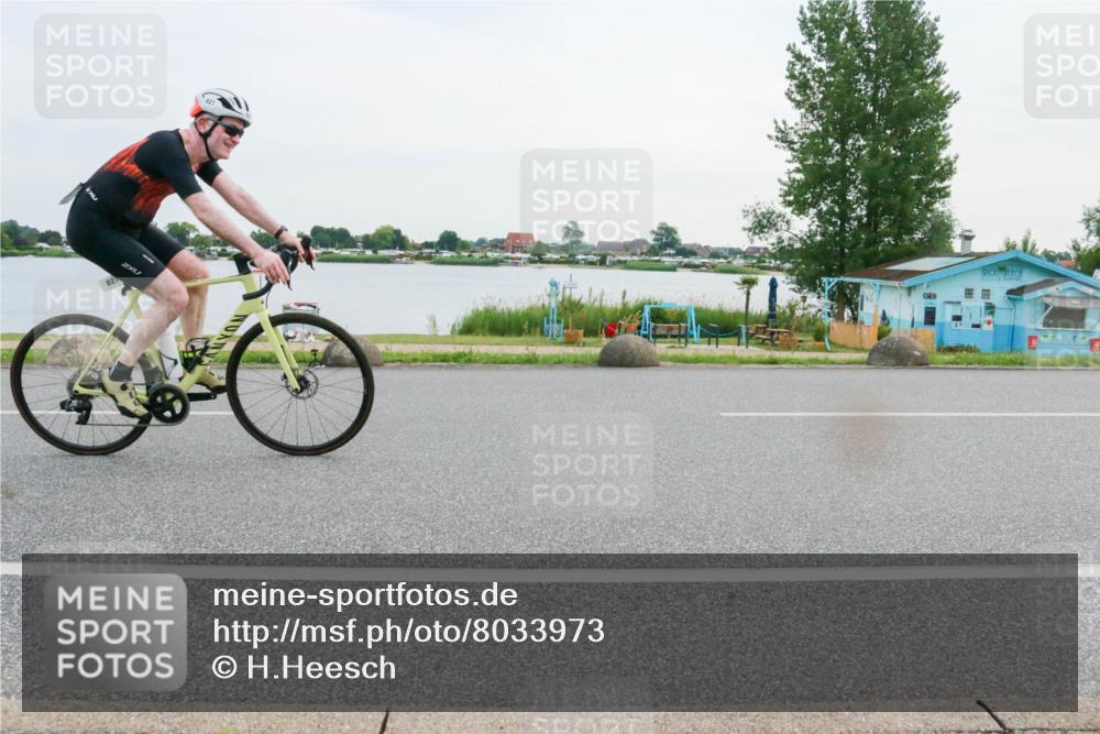 15.06.2025 - 27. Vierlanden-Triathlon H.Heesch http://msf.ph/oto/8033973 15.06.2025 10:42:13 Radfahren 827 meine-sportfotos.de