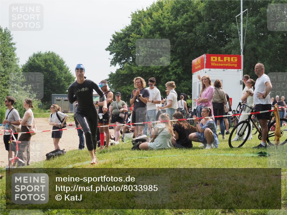 21.06.2025 - 27. Vierlanden-Triathlon KatJ http://msf.ph/oto/8033985 15.06.2025 11:17:15 Schwimmen 944, 945, 979 meine-sportfotos.de