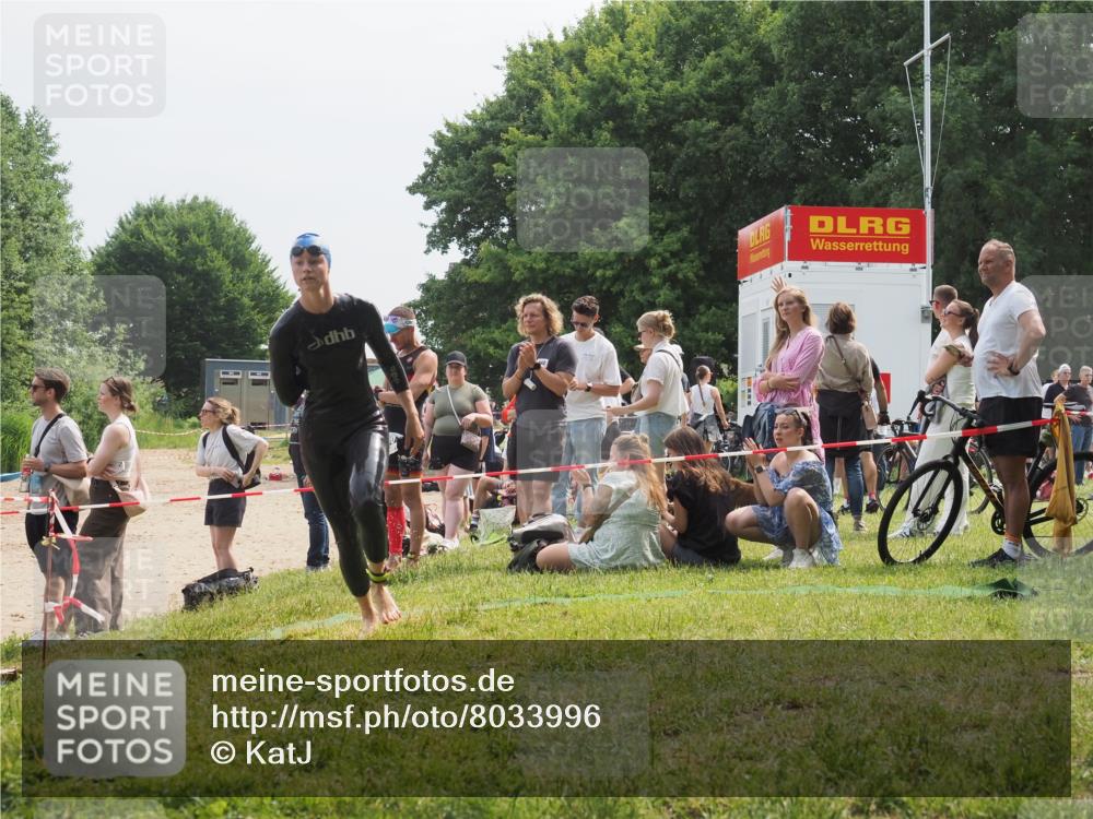 21.06.2025 - 27. Vierlanden-Triathlon KatJ http://msf.ph/oto/8033996 15.06.2025 11:17:15 Schwimmen 944, 945, 979 meine-sportfotos.de