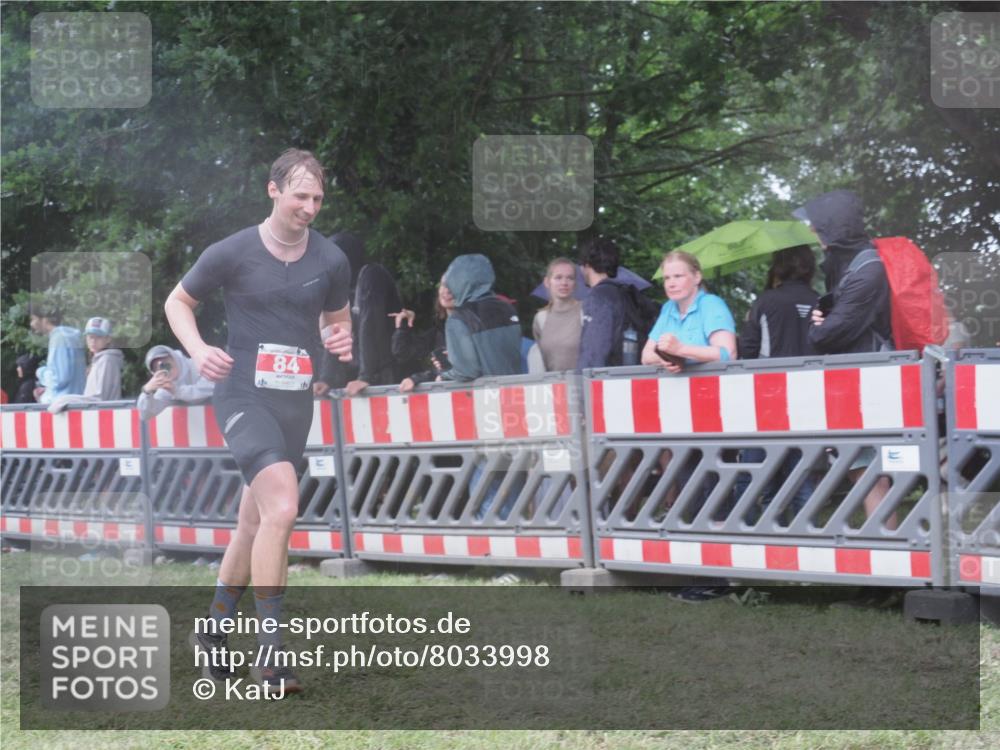 21.06.2025 - 27. Vierlanden-Triathlon KatJ http://msf.ph/oto/8033998 15.06.2025 13:47:13 Ziel 84, 1147 meine-sportfotos.de