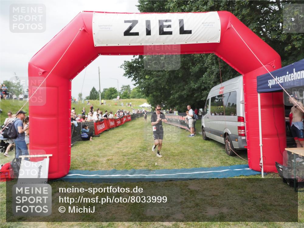 21.06.2025 - 27. Vierlanden-Triathlon MichiJ http://msf.ph/oto/8033999 15.06.2026 12:57:03 Ziel 59 meine-sportfotos.de