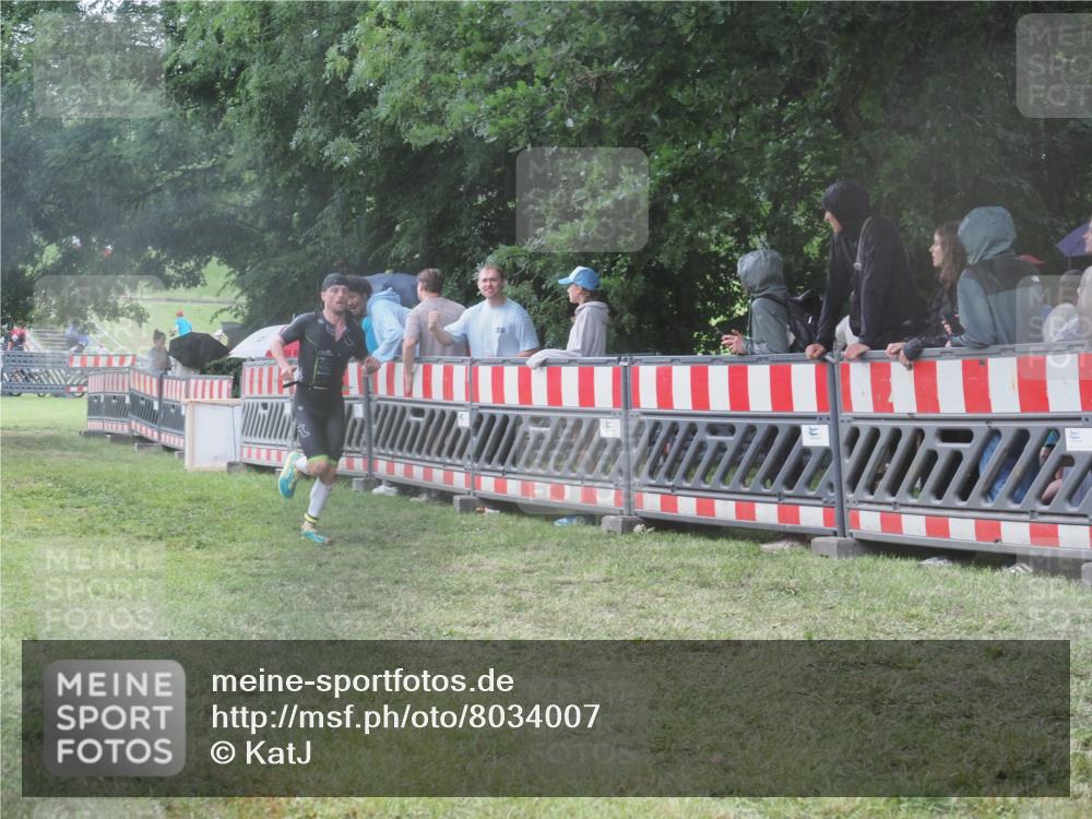 21.06.2025 - 27. Vierlanden-Triathlon KatJ http://msf.ph/oto/8034007 15.06.2025 13:47:18 Ziel 1124, 1147 meine-sportfotos.de