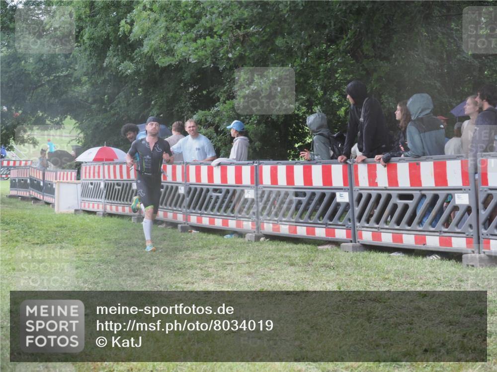 21.06.2025 - 27. Vierlanden-Triathlon KatJ http://msf.ph/oto/8034019 15.06.2025 13:47:19 Ziel 1124, 1147 meine-sportfotos.de