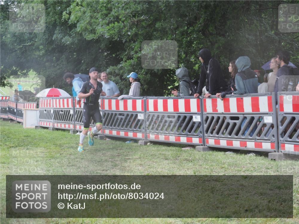 21.06.2025 - 27. Vierlanden-Triathlon KatJ http://msf.ph/oto/8034024 15.06.2025 13:47:19 Ziel 1124, 1147 meine-sportfotos.de